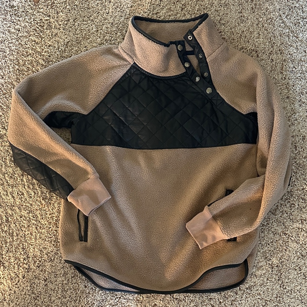 Abercrombie & Fitch Tan and Black Fleece Pullover